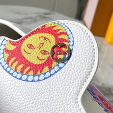 升级版 M21725路易威登 x 草间弥生崭新合作系列将此款 LV x YK Capucines 小号 升级版 M21725路易威登 x 草间弥生崭新合作系列将此款 LV x YK Capucines 小号