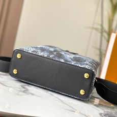 升级版 M21727路易威登 x 草间弥生崭新合作系列推出此款 LV x YK Capucines B 升级版 M21727路易威登 x 草间弥生崭新合作系列推出此款 LV x YK Capucines B