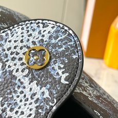 升级版 M21727路易威登 x 草间弥生崭新合作系列推出此款 LV x YK Capucines B 升级版 M21727路易威登 x 草间弥生崭新合作系列推出此款 LV x YK Capucines B