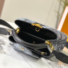 升级版 M21727路易威登 x 草间弥生崭新合作系列推出此款 LV x YK Capucines B 升级版 M21727路易威登 x 草间弥生崭新合作系列推出此款 LV x YK Capucines B