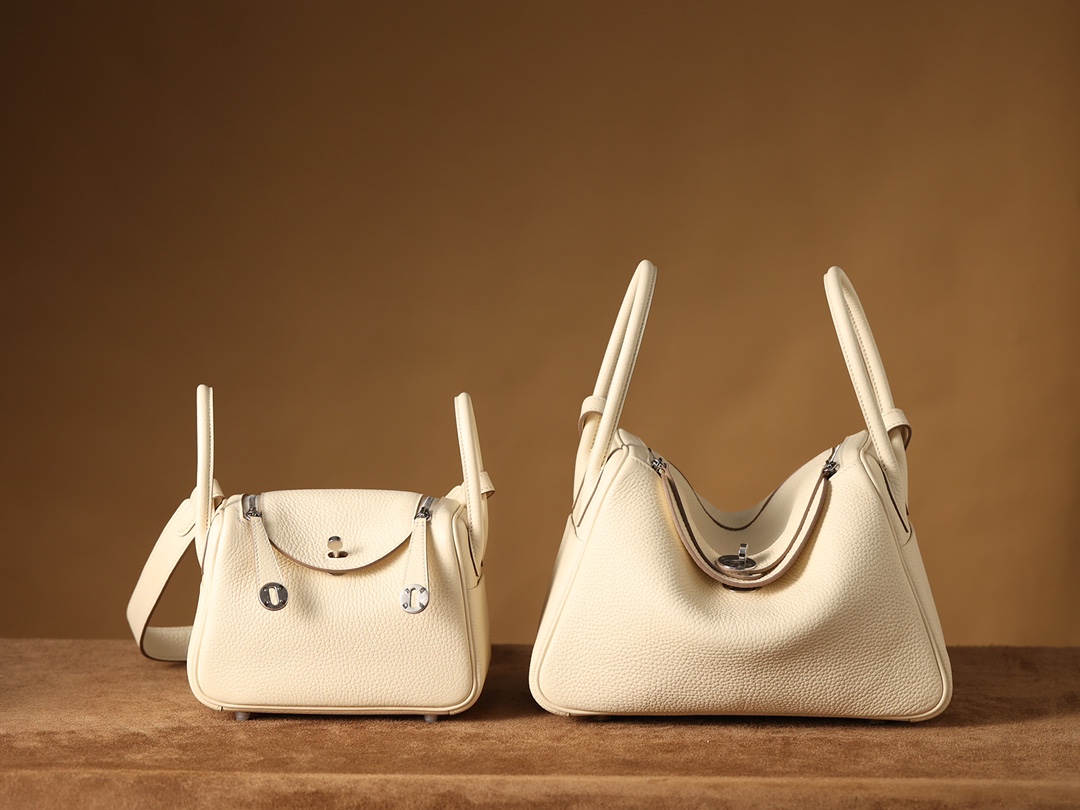 ¿Es ilegal comprar dupe?
 Hermes Lindy Bolsos cruzados y bandoleras Platino Blanco Hardware plateado Mini