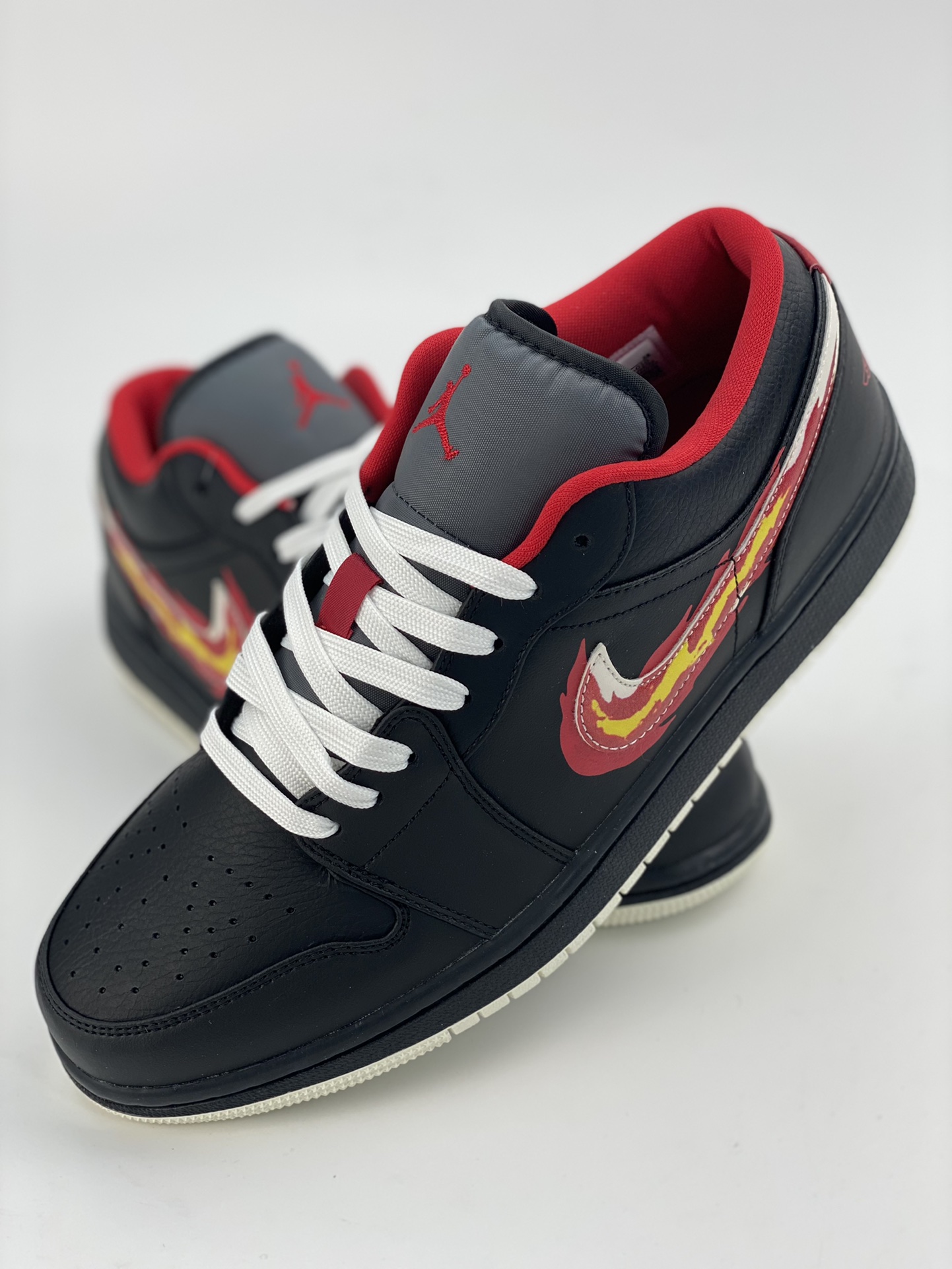 200 Air Jordan 1 Low 黑红火焰 FJ7073-010