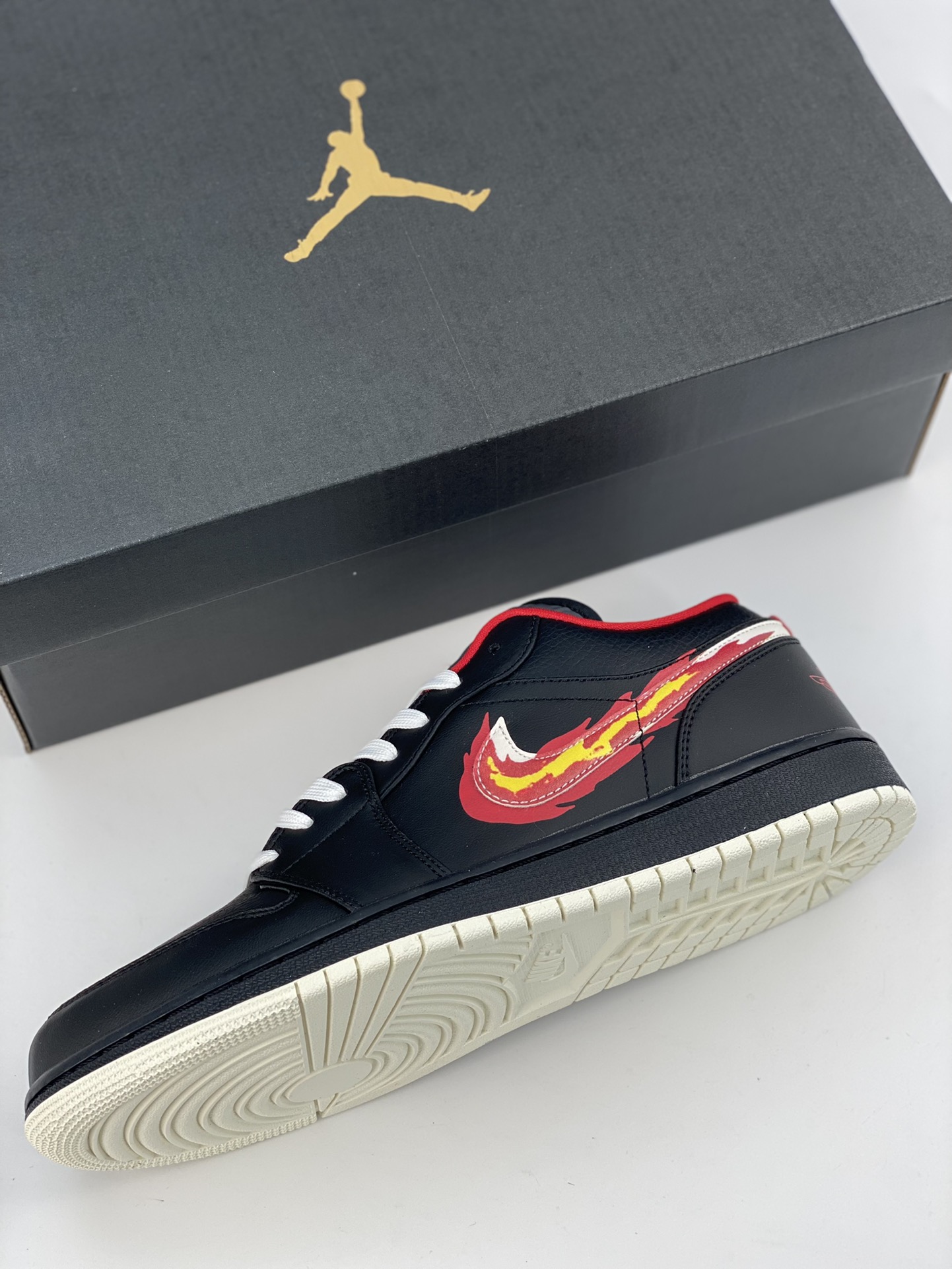 200 Air Jordan 1 Low 黑红火焰 FJ7073-010