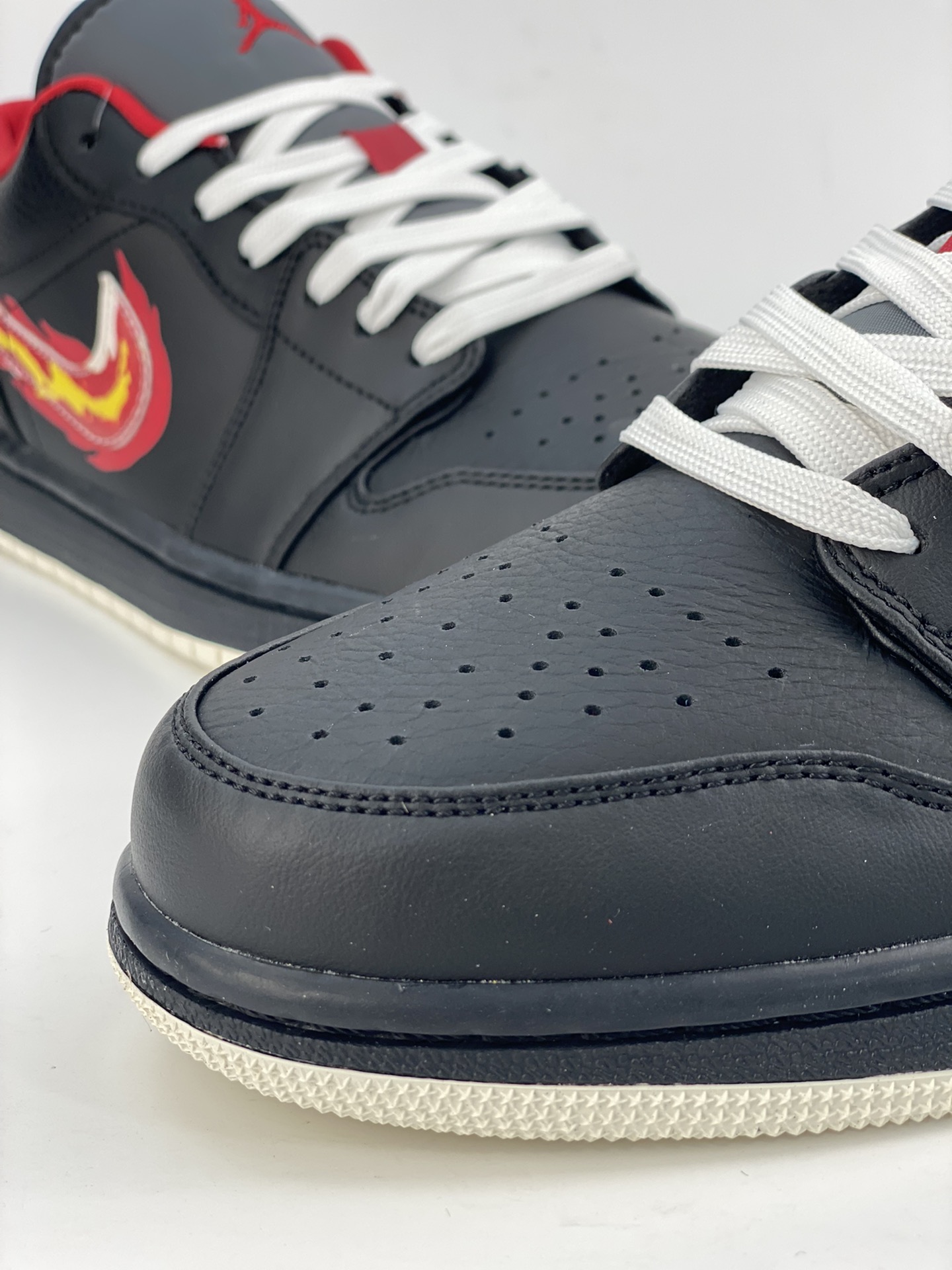 200 Air Jordan 1 Low 黑红火焰 FJ7073-010