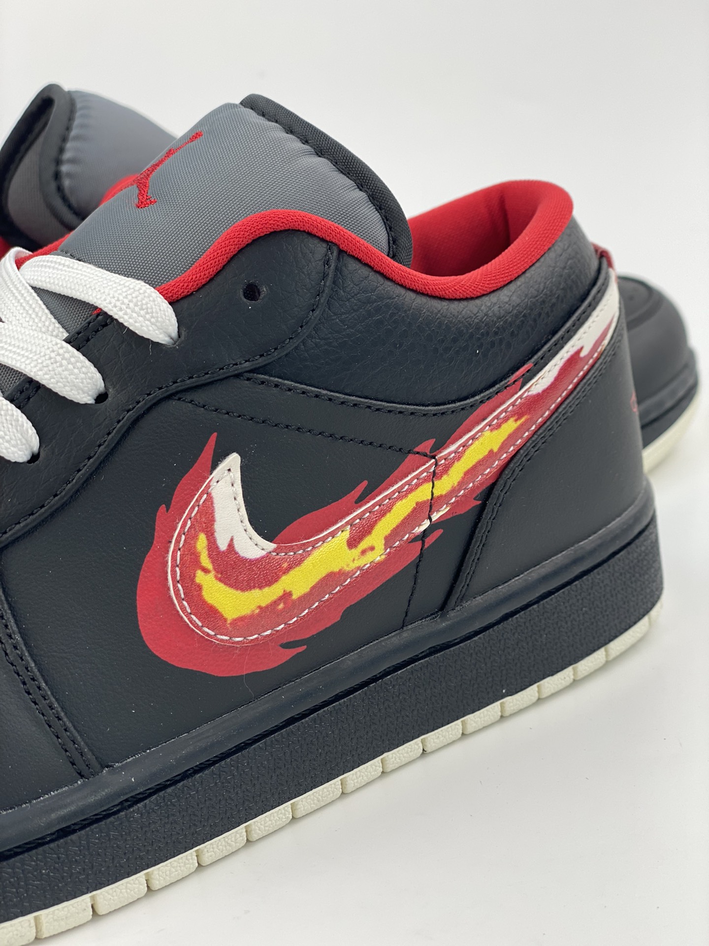 200 Air Jordan 1 Low 黑红火焰 FJ7073-010