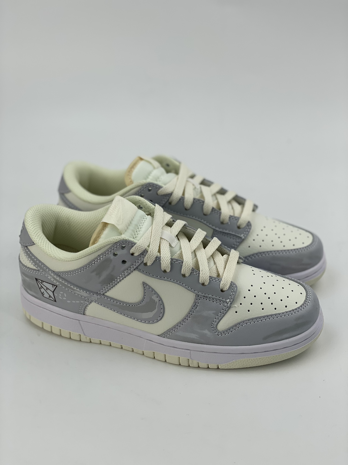 NIKE SB Dunk Low light gray milky white paper airplane graffiti NB2206-218