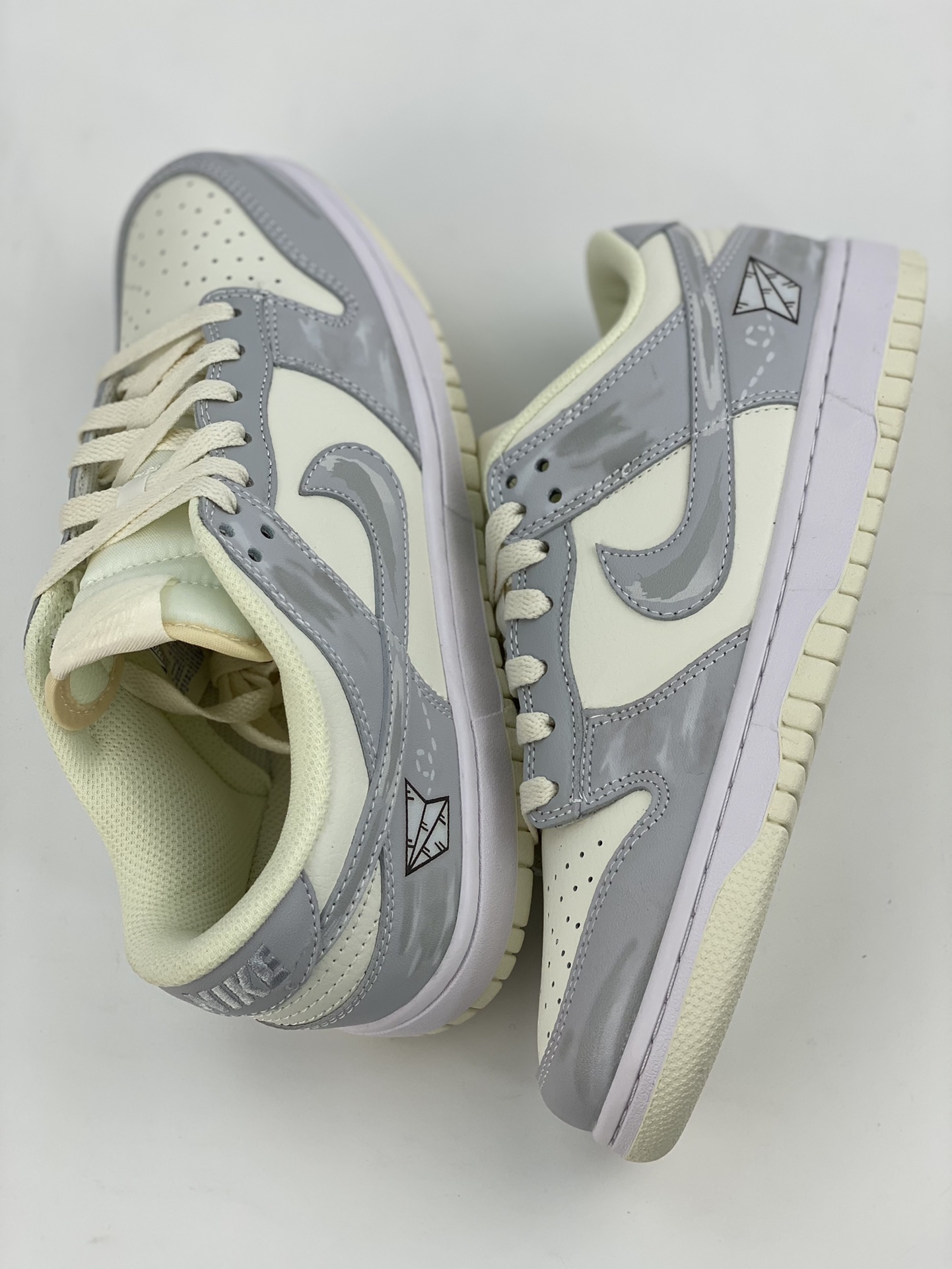 NIKE SB Dunk Low light gray milky white paper airplane graffiti NB2206-218