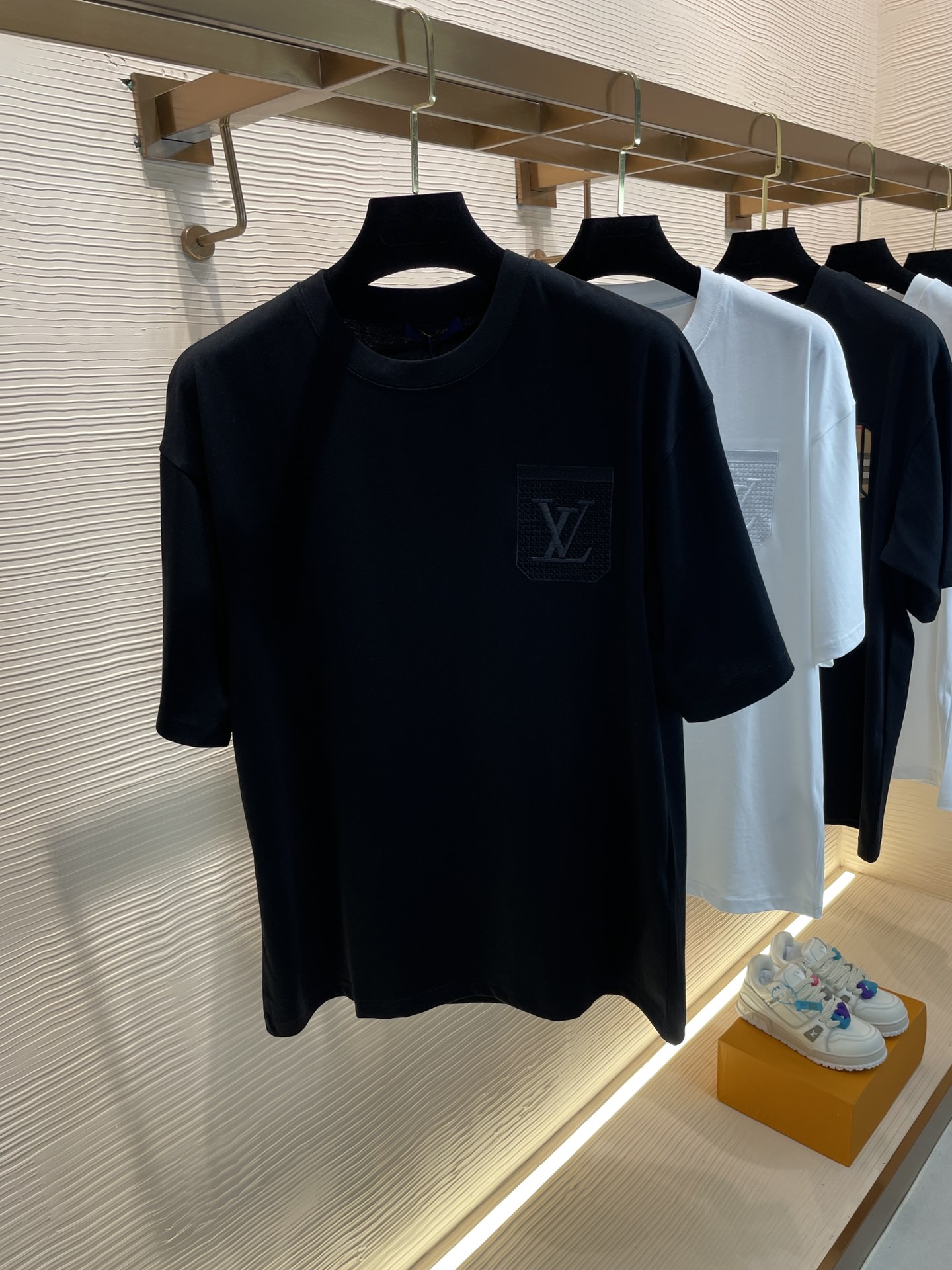 The highest quality fake
 Louis Vuitton Clothing T-Shirt Black White Embroidery Cotton Summer Collection Short Sleeve