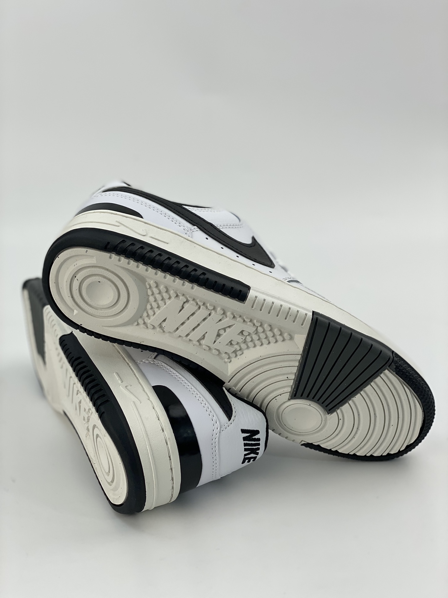 150 Nike Gamma Force 百搭单品 经典复古篮球板鞋 DX9176-100