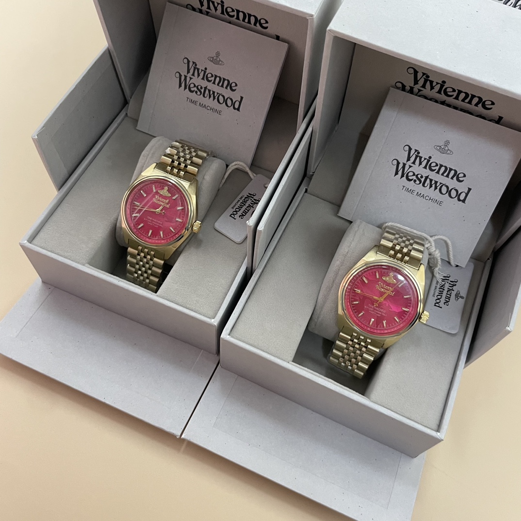 西太后的调色师也太会了吧! 这个夏天火到爆的玫红色手表. 原版钢壳钢带,实物细节满分💯