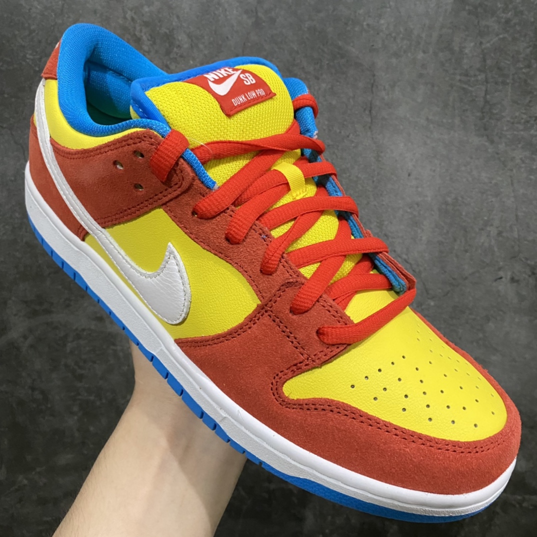 图片[3]-【Top版本】NK SB Dunk Low\”Bart Simpson\”n辛普森黄橙蓝 BQ6817-602整双鞋采用红、黄、蓝三色拼接呈现，还原《辛普森一家》的主角巴特·辛普森的形象。麂皮+荔枝纹皮革塑造的鞋身，呈现出不俗的质感。侧身Swoosh Logo辅以白色点缀，丰富整体层次感。最后以白色中底和蓝色外底收尾，完善整体设计。 尺码：36 36.5 37.5 38 38.5 39 40 40.5 41 42 42.5 43 44 44.5 45 46 47.5-莆田鞋批发中心