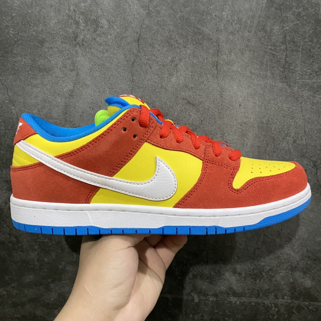 【Top版本】NK SB Dunk Low\”Bart Simpson\”n辛普森黄橙蓝 BQ6817-602整双鞋采用红、黄、蓝三色拼接呈现，还原《辛普森一家》的主角巴特·辛普森的形象。麂皮+荔枝纹皮革塑造的鞋身，呈现出不俗的质感。侧身Swoosh Logo辅以白色点缀，丰富整体层次感。最后以白色中底和蓝色外底收尾，完善整体设计。 尺码：36 36.5 37.5 38 38.5 39 40 40.5 41 42 42.5 43 44 44.5 45 46 47.5-莆田鞋批发中心