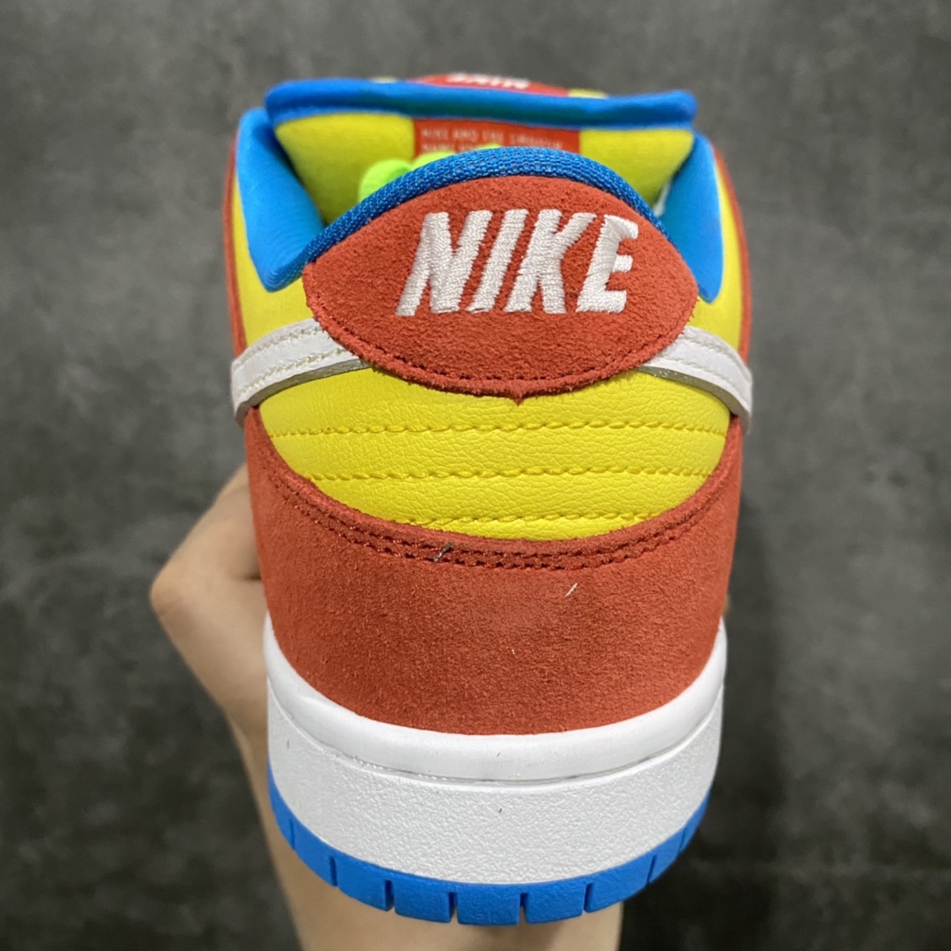 图片[4]-【Top版本】NK SB Dunk Low\”Bart Simpson\”n辛普森黄橙蓝 BQ6817-602整双鞋采用红、黄、蓝三色拼接呈现，还原《辛普森一家》的主角巴特·辛普森的形象。麂皮+荔枝纹皮革塑造的鞋身，呈现出不俗的质感。侧身Swoosh Logo辅以白色点缀，丰富整体层次感。最后以白色中底和蓝色外底收尾，完善整体设计。 尺码：36 36.5 37.5 38 38.5 39 40 40.5 41 42 42.5 43 44 44.5 45 46 47.5-莆田鞋批发中心