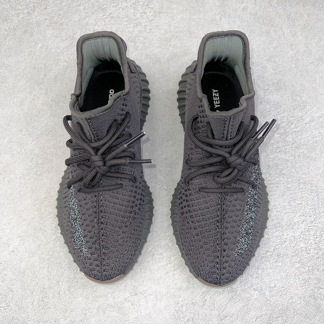 图片[2]-零售💰200 ＃R版福利 长期补货‼Yeezy Boost 350 V2 黑生胶满天星 FY4176 工厂配套商长期套现 正常出厂触碰不到的单价 百分百全新货品 零氧化发霉 给足利润空间操作 超乎所想的高性价比 原装纸板楦头开发 用料绝不含糊 原盒原配 知名大厂出品 品控到位 原装厚实针织面 外贸订单口碑惊人 进口机台打造完美鞋型 满钉油性爆米花 鞋型细节后跟收缩度完美 上脚轻易乱真 毕竟没人会趴着看你细节 为保证脚感 建议选大半码 SIZE：36 36.5 37 38 38.5 39 40 40.5 41 42 42.5 43 44 44.5 45 46 47 48 编码：by2936000-运动鞋