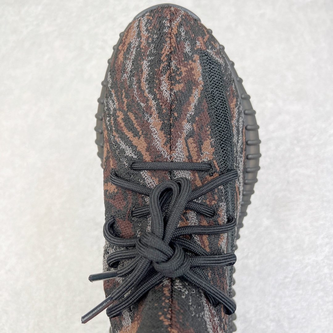 图片[4]-零售💰200 ＃R版福利 长期补货‼Yeezy Boost 350 V2 黑色暴龙兽 CW3774 工厂配套商长期套现 正常出厂触碰不到的单价 百分百全新货品 零氧化发霉 给足利润空间操作 超乎所想的高性价比 原装纸板楦头开发 用料绝不含糊 原盒原配 知名大厂出品 品控到位 原装厚实针织面 外贸订单口碑惊人 进口机台打造完美鞋型 满钉油性爆米花 鞋型细节后跟收缩度完美 上脚轻易乱真 毕竟没人会趴着看你细节 为保证脚感 建议选大半码 SIZE：36 36.5 37 38 38.5 39 40 40.5 41 42 42.5 43 44 44.5 45 46 47 48 编码：by2936000-运动鞋