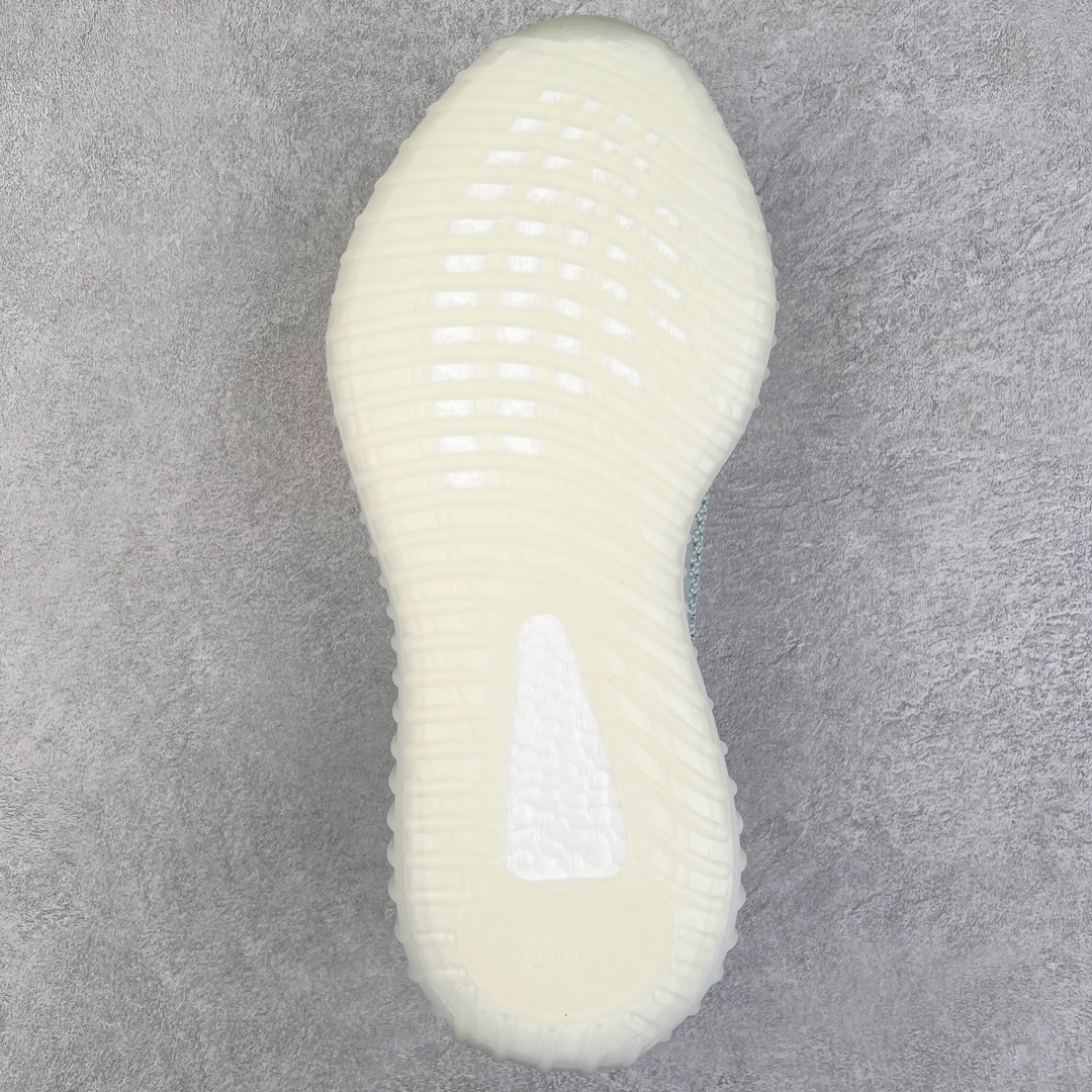 图片[9]-零售💰200 ＃R版福利 长期补货‼Yeezy Boost 350 V2 冰蓝天使 FW3043 工厂配套商长期套现 正常出厂触碰不到的单价 百分百全新货品 零氧化发霉 给足利润空间操作 超乎所想的高性价比 原装纸板楦头开发 用料绝不含糊 原盒原配 知名大厂出品 品控到位 原装厚实针织面 外贸订单口碑惊人 进口机台打造完美鞋型 满钉油性爆米花 鞋型细节后跟收缩度完美 上脚轻易乱真 毕竟没人会趴着看你细节 为保证脚感 建议选大半码 SIZE：36 36.5 37 38 38.5 39 40 40.5 41 42 42.5 43 44 44.5 45 46 47 48 编码：by2936000-运动鞋