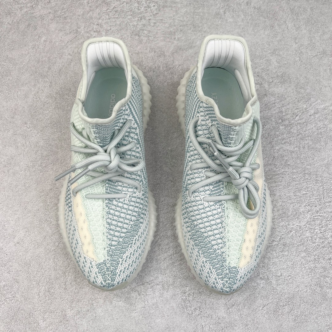 图片[2]-零售💰200 ＃R版福利 长期补货‼Yeezy Boost 350 V2 冰蓝天使 FW3043 工厂配套商长期套现 正常出厂触碰不到的单价 百分百全新货品 零氧化发霉 给足利润空间操作 超乎所想的高性价比 原装纸板楦头开发 用料绝不含糊 原盒原配 知名大厂出品 品控到位 原装厚实针织面 外贸订单口碑惊人 进口机台打造完美鞋型 满钉油性爆米花 鞋型细节后跟收缩度完美 上脚轻易乱真 毕竟没人会趴着看你细节 为保证脚感 建议选大半码 SIZE：36 36.5 37 38 38.5 39 40 40.5 41 42 42.5 43 44 44.5 45 46 47 48 编码：by2936000-运动鞋