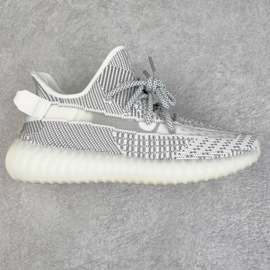 零售💰200 ＃R版福利 长期补货‼Yeezy Boost 350 V2 白天使 EF2905 工厂配套商长期套现 正常出厂触碰不到的单价 百分百全新货品 零氧化发霉 给足利润空间操作 超乎所想的高性价比 原装纸板楦头开发 用料绝不含糊 原盒原配 知名大厂出品 品控到位 原装厚实针织面 外贸订单口碑惊人 进口机台打造完美鞋型 满钉油性爆米花 鞋型细节后跟收缩度完美 上脚轻易乱真 毕竟没人会趴着看你细节 为保证脚感 建议选大半码 SIZE：36 36.5 37 38 38.5 39 40 40.5 41 42 42.5 43 44 44.5 45 46 47 48 编码：by2936000-运动鞋