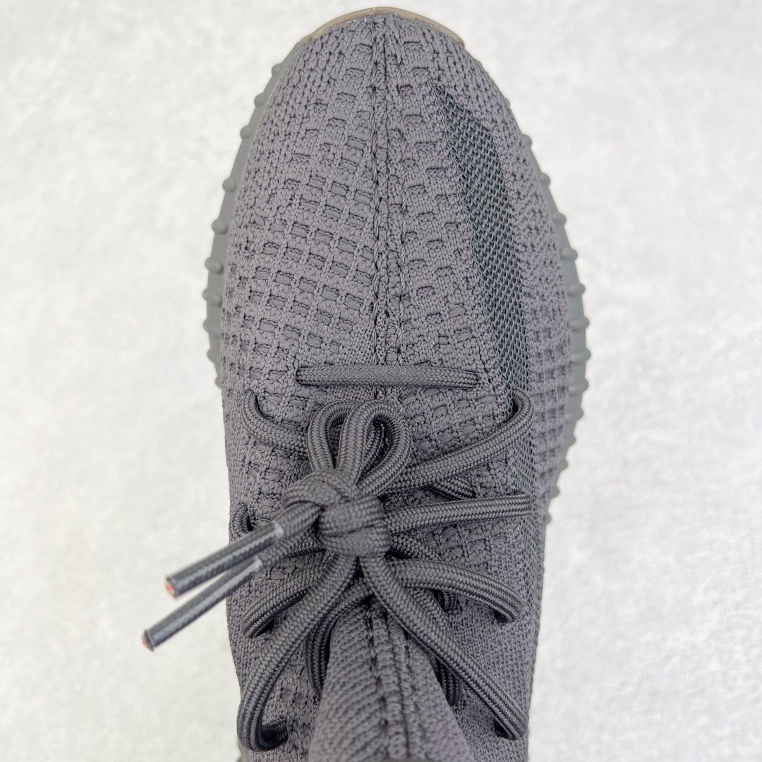 图片[4]-零售💰200 ＃R版福利 长期补货‼Yeezy Boost 350 V2 黑生胶 FY2903 工厂配套商长期套现 正常出厂触碰不到的单价 百分百全新货品 零氧化发霉 给足利润空间操作 超乎所想的高性价比 原装纸板楦头开发 用料绝不含糊 原盒原配 知名大厂出品 品控到位 原装厚实针织面 外贸订单口碑惊人 进口机台打造完美鞋型 满钉油性爆米花 鞋型细节后跟收缩度完美 上脚轻易乱真 毕竟没人会趴着看你细节 为保证脚感 建议选大半码 SIZE：36 36.5 37 38 38.5 39 40 40.5 41 42 42.5 43 44 44.5 45 46 47 48 编码：by2936000-运动鞋