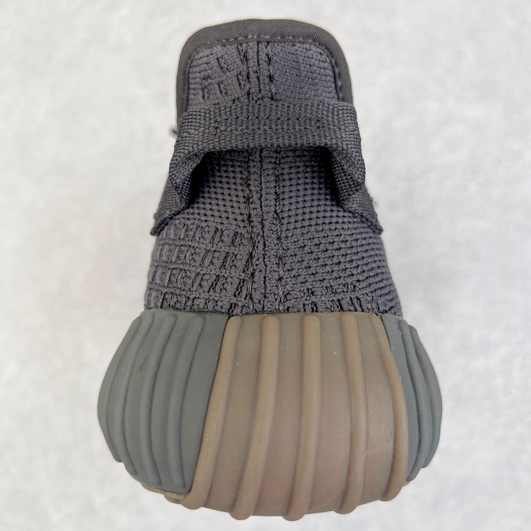 图片[8]-零售💰200 ＃R版福利 长期补货‼Yeezy Boost 350 V2 黑生胶 FY2903 工厂配套商长期套现 正常出厂触碰不到的单价 百分百全新货品 零氧化发霉 给足利润空间操作 超乎所想的高性价比 原装纸板楦头开发 用料绝不含糊 原盒原配 知名大厂出品 品控到位 原装厚实针织面 外贸订单口碑惊人 进口机台打造完美鞋型 满钉油性爆米花 鞋型细节后跟收缩度完美 上脚轻易乱真 毕竟没人会趴着看你细节 为保证脚感 建议选大半码 SIZE：36 36.5 37 38 38.5 39 40 40.5 41 42 42.5 43 44 44.5 45 46 47 48 编码：by2936000-运动鞋