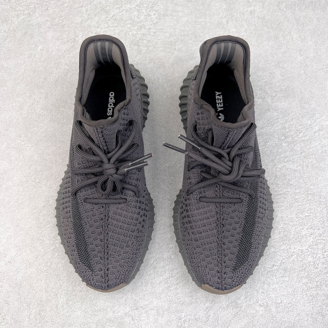 图片[2]-零售💰200 ＃R版福利 长期补货‼Yeezy Boost 350 V2 黑生胶 FY2903 工厂配套商长期套现 正常出厂触碰不到的单价 百分百全新货品 零氧化发霉 给足利润空间操作 超乎所想的高性价比 原装纸板楦头开发 用料绝不含糊 原盒原配 知名大厂出品 品控到位 原装厚实针织面 外贸订单口碑惊人 进口机台打造完美鞋型 满钉油性爆米花 鞋型细节后跟收缩度完美 上脚轻易乱真 毕竟没人会趴着看你细节 为保证脚感 建议选大半码 SIZE：36 36.5 37 38 38.5 39 40 40.5 41 42 42.5 43 44 44.5 45 46 47 48 编码：by2936000-运动鞋