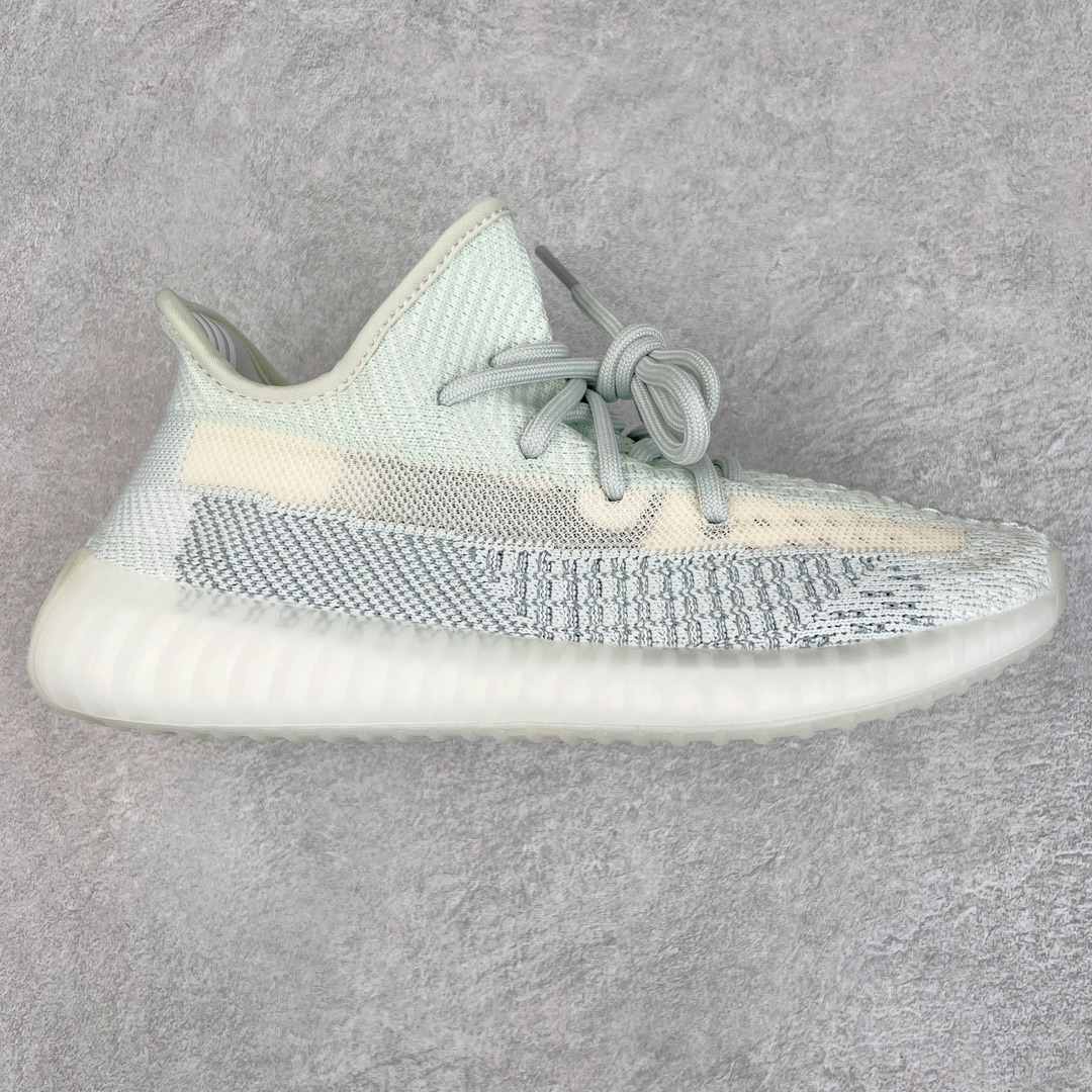 零售💰200 ＃R版福利 长期补货‼Yeezy Boost 350 V2 冰蓝满天星 FW5317 工厂配套商长期套现 正常出厂触碰不到的单价 百分百全新货品 零氧化发霉 给足利润空间操作 超乎所想的高性价比 原装纸板楦头开发 用料绝不含糊 原盒原配 知名大厂出品 品控到位 原装厚实针织面 外贸订单口碑惊人 进口机台打造完美鞋型 满钉油性爆米花 鞋型细节后跟收缩度完美 上脚轻易乱真 毕竟没人会趴着看你细节 为保证脚感 建议选大半码 SIZE：36 36.5 37 38 38.5 39 40 40.5 41 42 42.5 43 44 44.5 45 46 47 48 编码：by2936000-运动鞋