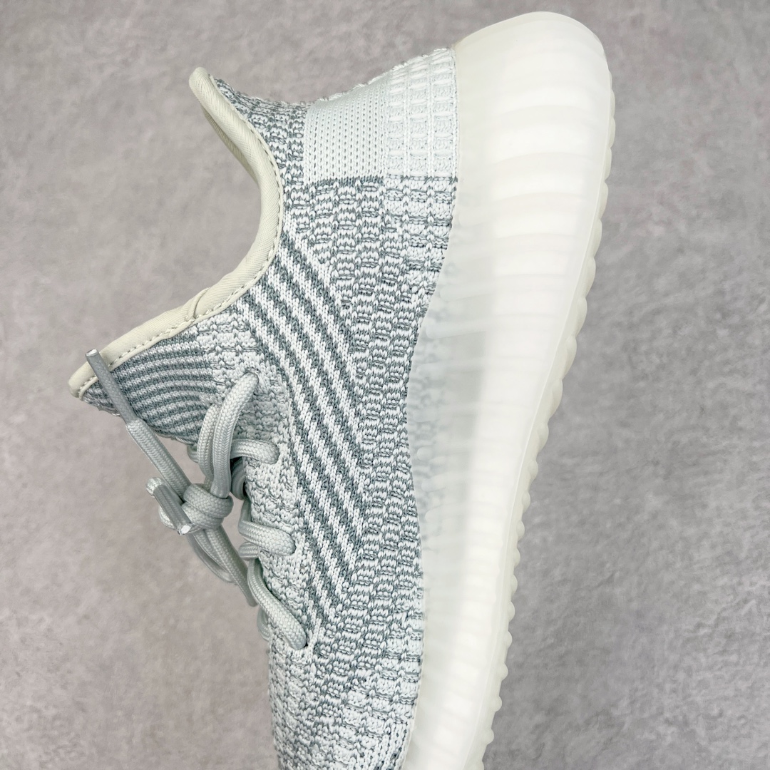 图片[7]-零售💰200 ＃R版福利 长期补货‼Yeezy Boost 350 V2 冰蓝满天星 FW5317 工厂配套商长期套现 正常出厂触碰不到的单价 百分百全新货品 零氧化发霉 给足利润空间操作 超乎所想的高性价比 原装纸板楦头开发 用料绝不含糊 原盒原配 知名大厂出品 品控到位 原装厚实针织面 外贸订单口碑惊人 进口机台打造完美鞋型 满钉油性爆米花 鞋型细节后跟收缩度完美 上脚轻易乱真 毕竟没人会趴着看你细节 为保证脚感 建议选大半码 SIZE：36 36.5 37 38 38.5 39 40 40.5 41 42 42.5 43 44 44.5 45 46 47 48 编码：by2936000-运动鞋