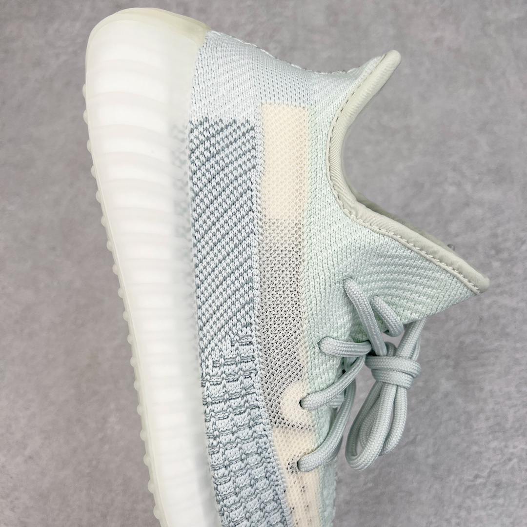 图片[6]-零售💰200 ＃R版福利 长期补货‼Yeezy Boost 350 V2 冰蓝满天星 FW5317 工厂配套商长期套现 正常出厂触碰不到的单价 百分百全新货品 零氧化发霉 给足利润空间操作 超乎所想的高性价比 原装纸板楦头开发 用料绝不含糊 原盒原配 知名大厂出品 品控到位 原装厚实针织面 外贸订单口碑惊人 进口机台打造完美鞋型 满钉油性爆米花 鞋型细节后跟收缩度完美 上脚轻易乱真 毕竟没人会趴着看你细节 为保证脚感 建议选大半码 SIZE：36 36.5 37 38 38.5 39 40 40.5 41 42 42.5 43 44 44.5 45 46 47 48 编码：by2936000-运动鞋