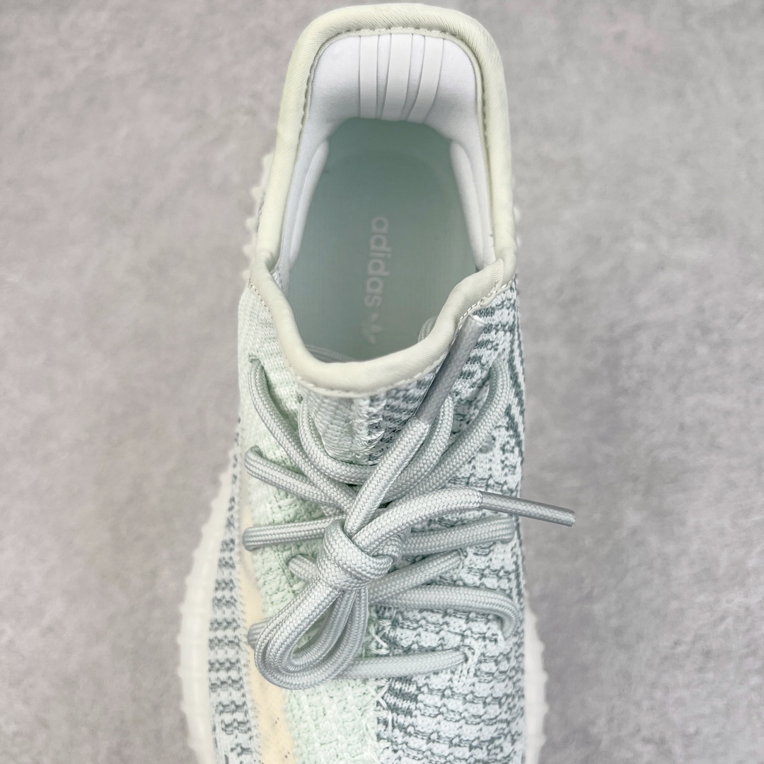 图片[5]-零售💰200 ＃R版福利 长期补货‼Yeezy Boost 350 V2 冰蓝满天星 FW5317 工厂配套商长期套现 正常出厂触碰不到的单价 百分百全新货品 零氧化发霉 给足利润空间操作 超乎所想的高性价比 原装纸板楦头开发 用料绝不含糊 原盒原配 知名大厂出品 品控到位 原装厚实针织面 外贸订单口碑惊人 进口机台打造完美鞋型 满钉油性爆米花 鞋型细节后跟收缩度完美 上脚轻易乱真 毕竟没人会趴着看你细节 为保证脚感 建议选大半码 SIZE：36 36.5 37 38 38.5 39 40 40.5 41 42 42.5 43 44 44.5 45 46 47 48 编码：by2936000-运动鞋