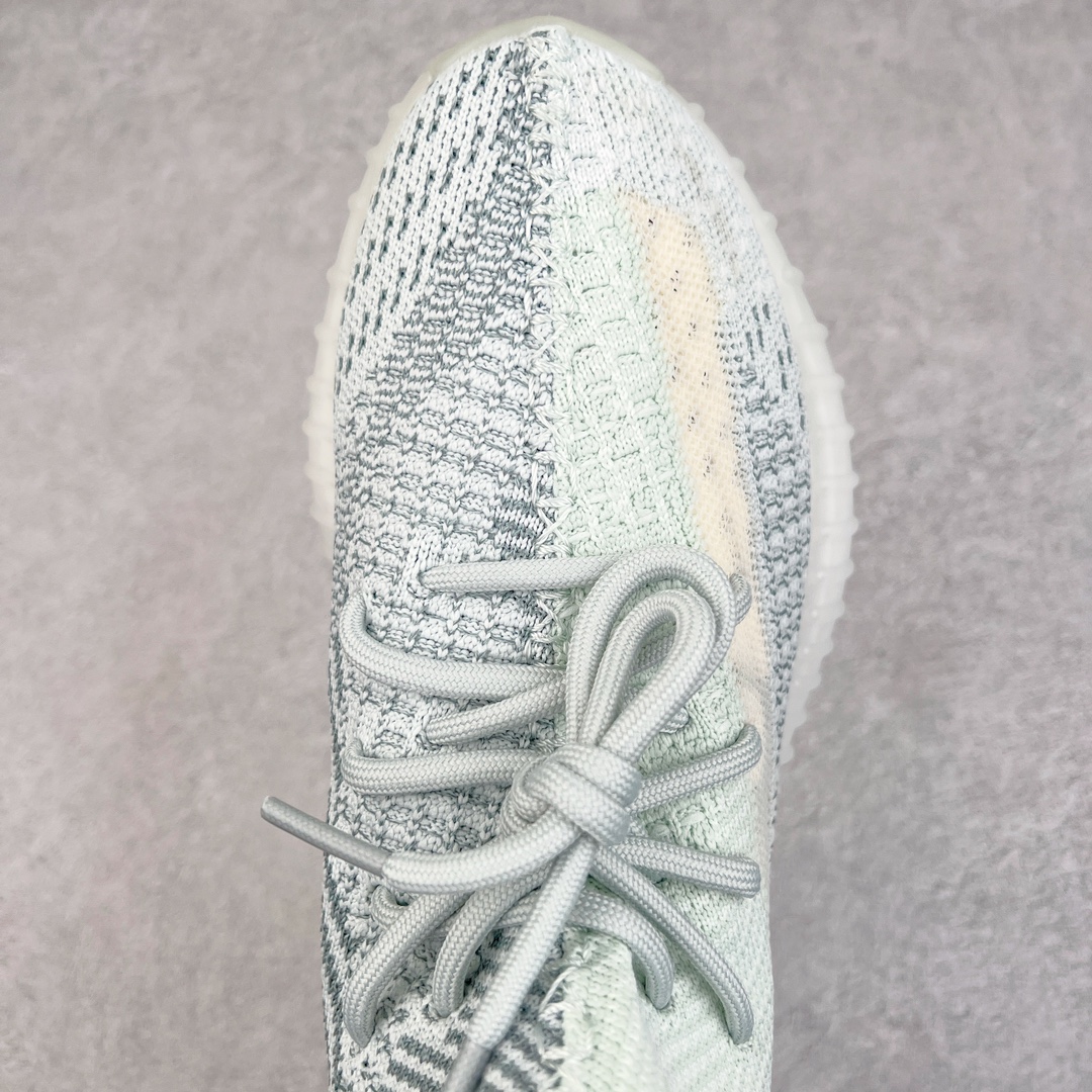 图片[4]-零售💰200 ＃R版福利 长期补货‼Yeezy Boost 350 V2 冰蓝满天星 FW5317 工厂配套商长期套现 正常出厂触碰不到的单价 百分百全新货品 零氧化发霉 给足利润空间操作 超乎所想的高性价比 原装纸板楦头开发 用料绝不含糊 原盒原配 知名大厂出品 品控到位 原装厚实针织面 外贸订单口碑惊人 进口机台打造完美鞋型 满钉油性爆米花 鞋型细节后跟收缩度完美 上脚轻易乱真 毕竟没人会趴着看你细节 为保证脚感 建议选大半码 SIZE：36 36.5 37 38 38.5 39 40 40.5 41 42 42.5 43 44 44.5 45 46 47 48 编码：by2936000-运动鞋