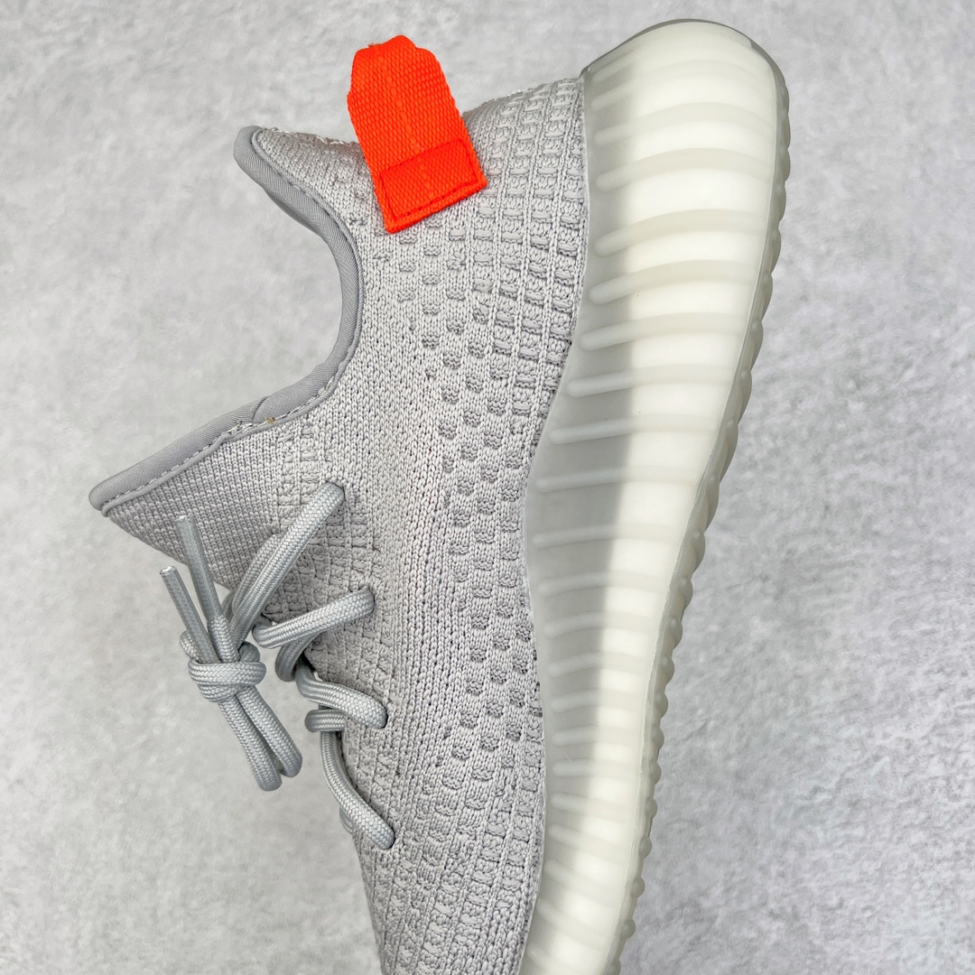 图片[7]-零售💰200 ＃R版福利 长期补货‼Yeezy Boost 350 V2 尾灯 FX9017 工厂配套商长期套现 正常出厂触碰不到的单价 百分百全新货品 零氧化发霉 给足利润空间操作 超乎所想的高性价比 原装纸板楦头开发 用料绝不含糊 原盒原配 知名大厂出品 品控到位 原装厚实针织面 外贸订单口碑惊人 进口机台打造完美鞋型 满钉油性爆米花 鞋型细节后跟收缩度完美 上脚轻易乱真 毕竟没人会趴着看你细节 为保证脚感 建议选大半码 SIZE：36 36.5 37 38 38.5 39 40 40.5 41 42 42.5 43 44 44.5 45 46 47 48 编码：by2936000-运动鞋