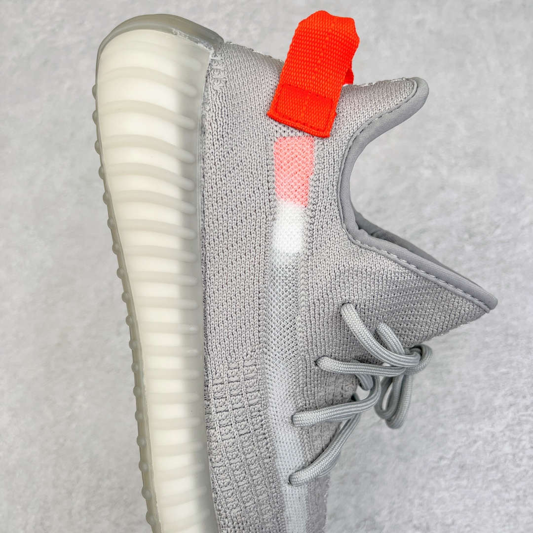 图片[6]-零售💰200 ＃R版福利 长期补货‼Yeezy Boost 350 V2 尾灯 FX9017 工厂配套商长期套现 正常出厂触碰不到的单价 百分百全新货品 零氧化发霉 给足利润空间操作 超乎所想的高性价比 原装纸板楦头开发 用料绝不含糊 原盒原配 知名大厂出品 品控到位 原装厚实针织面 外贸订单口碑惊人 进口机台打造完美鞋型 满钉油性爆米花 鞋型细节后跟收缩度完美 上脚轻易乱真 毕竟没人会趴着看你细节 为保证脚感 建议选大半码 SIZE：36 36.5 37 38 38.5 39 40 40.5 41 42 42.5 43 44 44.5 45 46 47 48 编码：by2936000-运动鞋