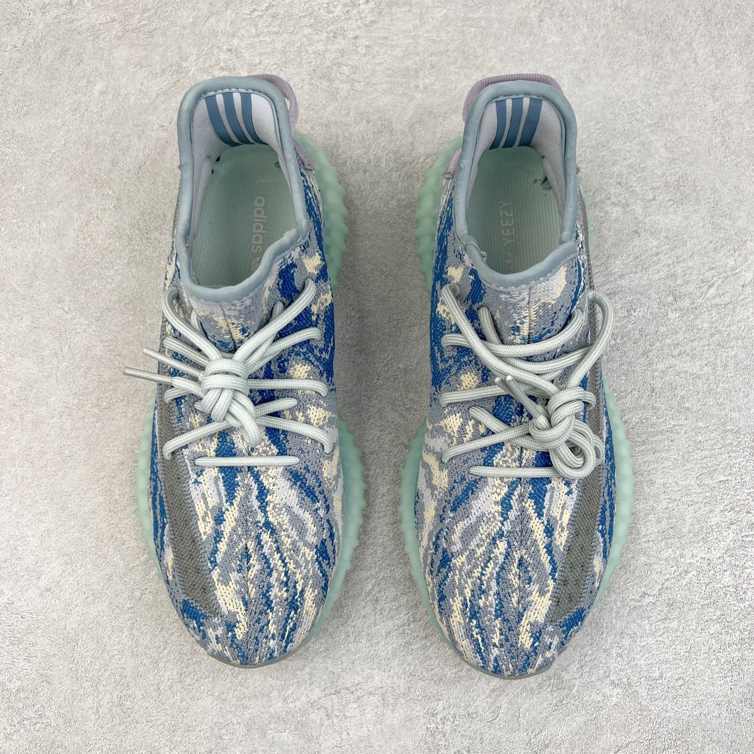 图片[2]-零售💰200 ＃R版福利 长期补货‼Yeezy Boost 350 V2 蓝色暴龙兽 GW3775 工厂配套商长期套现 正常出厂触碰不到的单价 百分百全新货品 零氧化发霉 给足利润空间操作 超乎所想的高性价比 原装纸板楦头开发 用料绝不含糊 原盒原配 知名大厂出品 品控到位 原装厚实针织面 外贸订单口碑惊人 进口机台打造完美鞋型 满钉油性爆米花 鞋型细节后跟收缩度完美 上脚轻易乱真 毕竟没人会趴着看你细节 为保证脚感 建议选大半码 SIZE：36 36.5 37 38 38.5 39 40 40.5 41 42 42.5 43 44 44.5 45 46 47 48 编码：by2936000-运动鞋