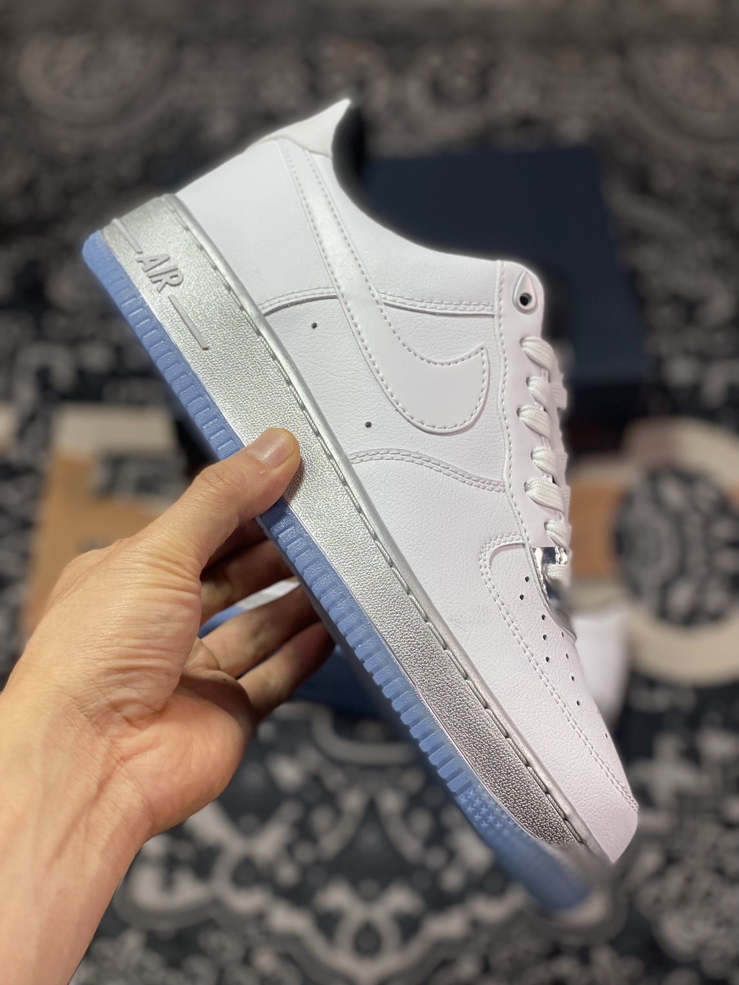 200 Nike Air Force 1'07 Low SE”White Chrome”空军一号经典低帮板鞋“皮革白银冰块底”DX6764-100
