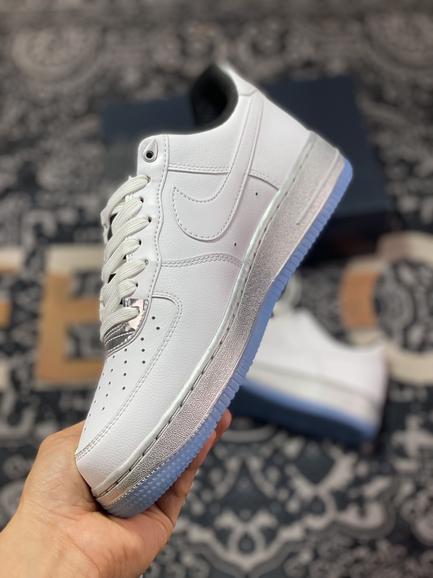 200 Nike Air Force 1'07 Low SE”White Chrome”空军一号经典低帮板鞋“皮革白银冰块底”DX6764-100