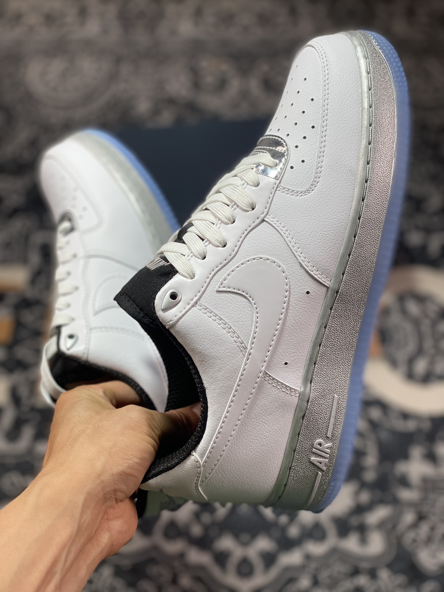 200 Nike Air Force 1'07 Low SE”White Chrome”空军一号经典低帮板鞋“皮革白银冰块底”DX6764-100