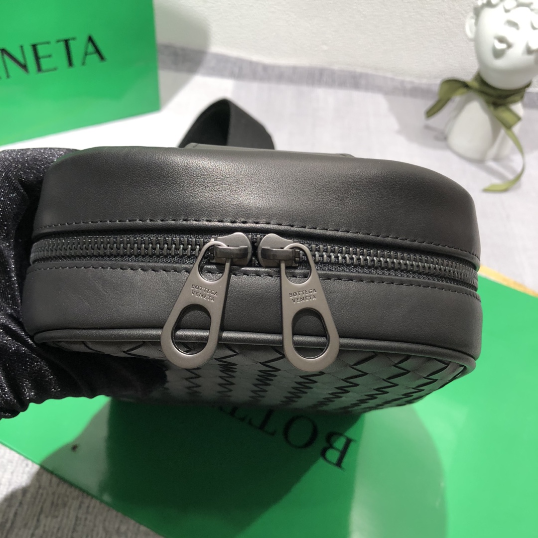 黑色#💓Bottega Veneta/BV 新款胸包,牛皮编织舒适柔软👍尺寸:18*27*7 5