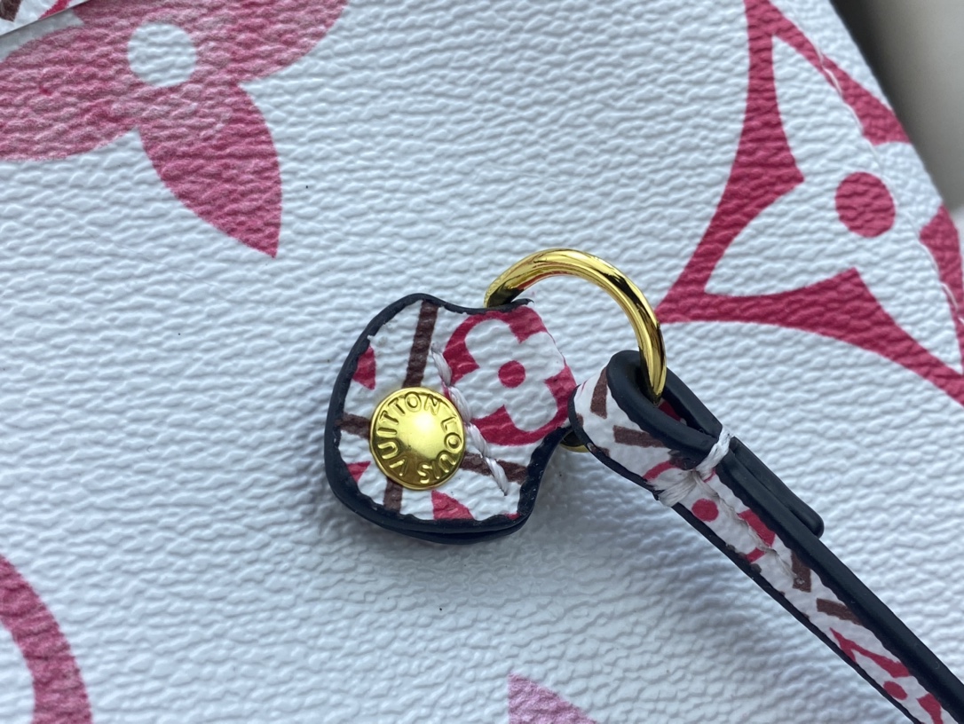 P300 M22979 M22975 M40995 彩色丝印 Neverfull 探索袋内精致细节