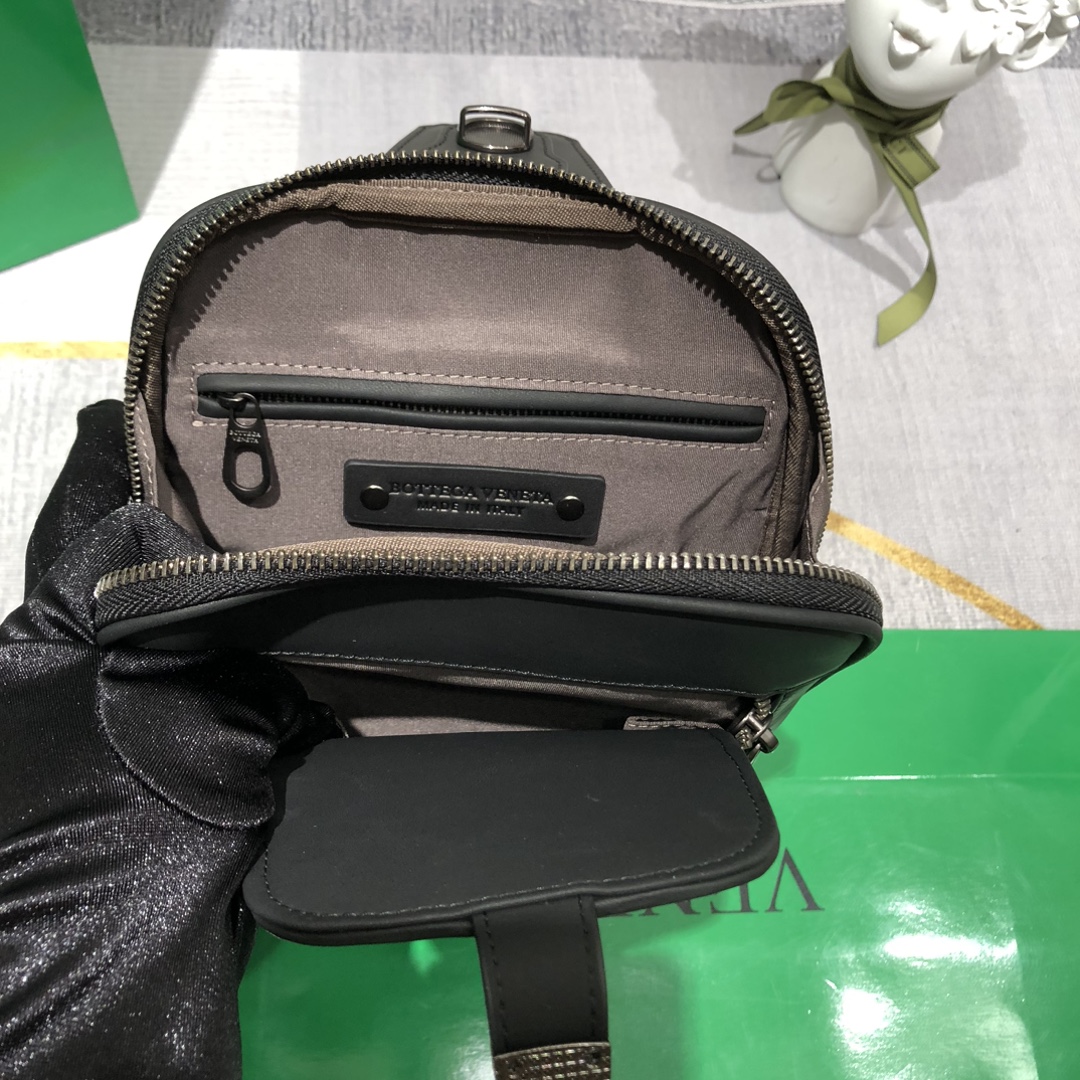 黑色#💓Bottega Veneta/BV 新款胸包,牛皮编织舒适柔软👍尺寸:19*26*7 7
