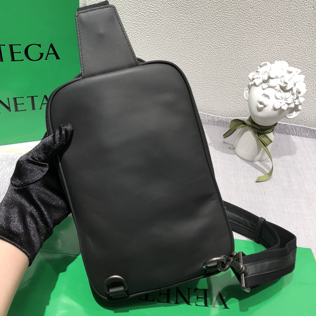 黑色#💓Bottega Veneta/BV 新款胸包,牛皮编织舒适柔软👍尺寸:19*26*7 4