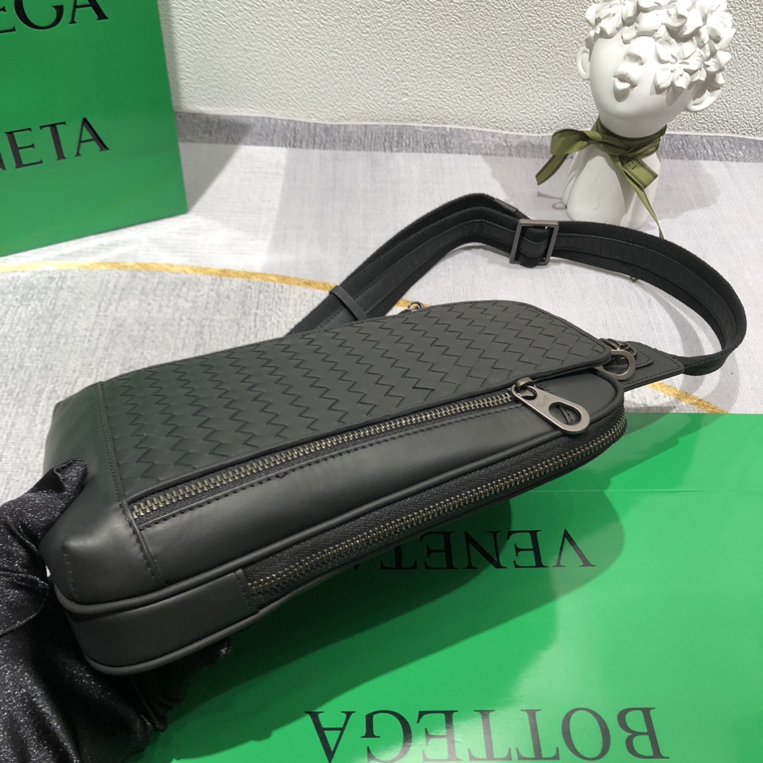 黑色#💓Bottega Veneta/BV 新款胸包,牛皮编织舒适柔软👍尺寸:19*26*7 5