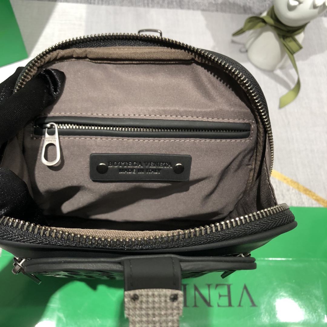 黑色#💓Bottega Veneta/BV 新款胸包,牛皮编织舒适柔软👍尺寸:19*26*7 6
