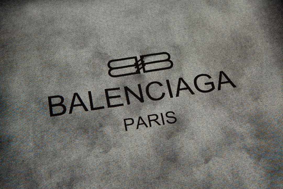 高品质 Balenciga/巴黎世家2023SS 渐变字母logo短袖