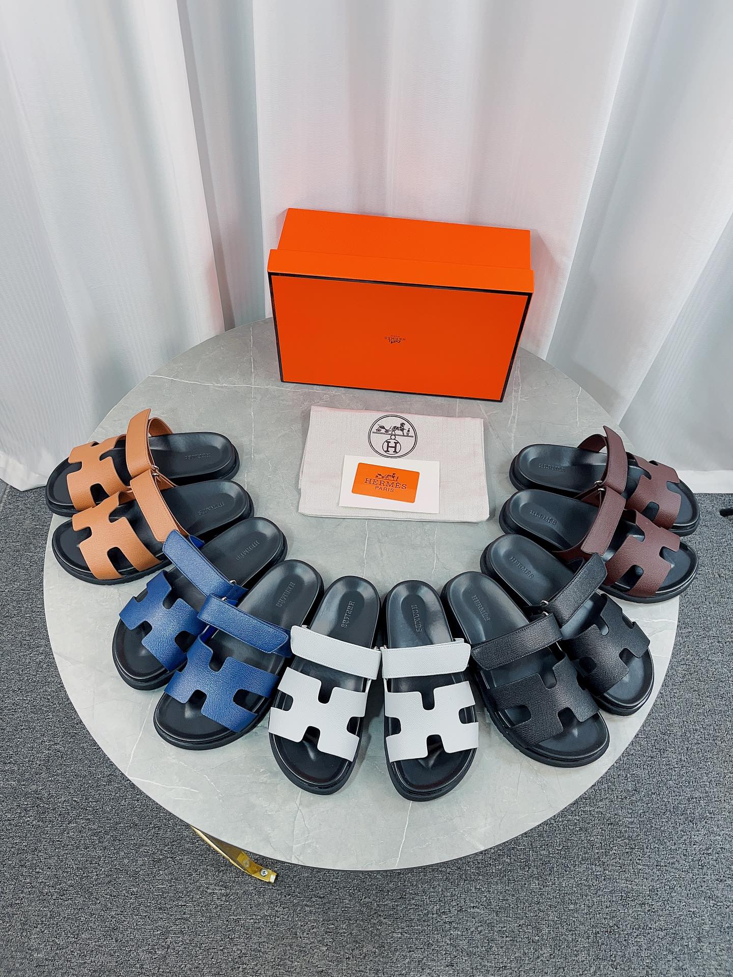 NO:225826,New Hermes Original genuine product developed, has been disassembled for a long time, debugging is now officially launched————Original model opening top version Restricted, low-key, luxurious and slim legs, very comfortable to wear, ins & Xiaohongshu many internet celebrities planted grass, shoes are super versatile, portray their goddess demeanor anytime, anywhere, imported calfskin imported inside, imported water dyed cattle footbed imported mixed-bred sheepskin original TPU anti-slip wear-resistant outsole original packaging Size 35-45, Slippers, hermes, slippers, cowhide, sheepskin19860909新款 爱马仕 原正品开发、历经时久拆卸 调试 现在正式上货啦————原版 开模 顶级版本 内敛低调奢华并且瘦腿、上脚非常舒服、 ins&小红书超多网红明星纷纷种草 鞋子上脚超级百搭 随时随地刻画自己的女神风度 鞋面进口小牛皮 内里进口水染牛里垫脚进口混种羊皮大底原版TPU 防滑耐磨大底原版包装 码数35-45,,拖鞋,hermes,slippers,cowhide,sheepskin,Women's Shoes