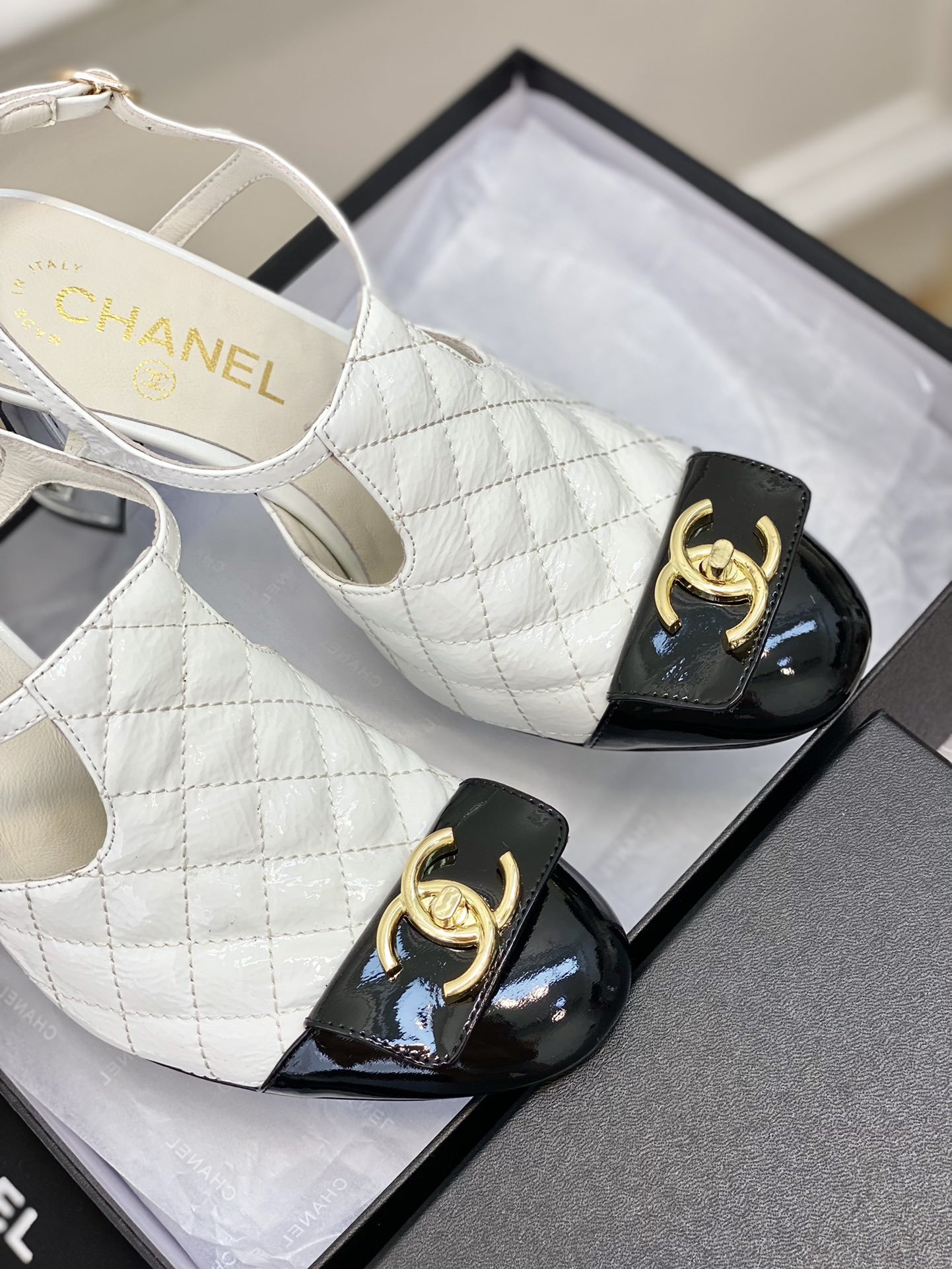 Chanel23新款菱格书包扣高跟鞋