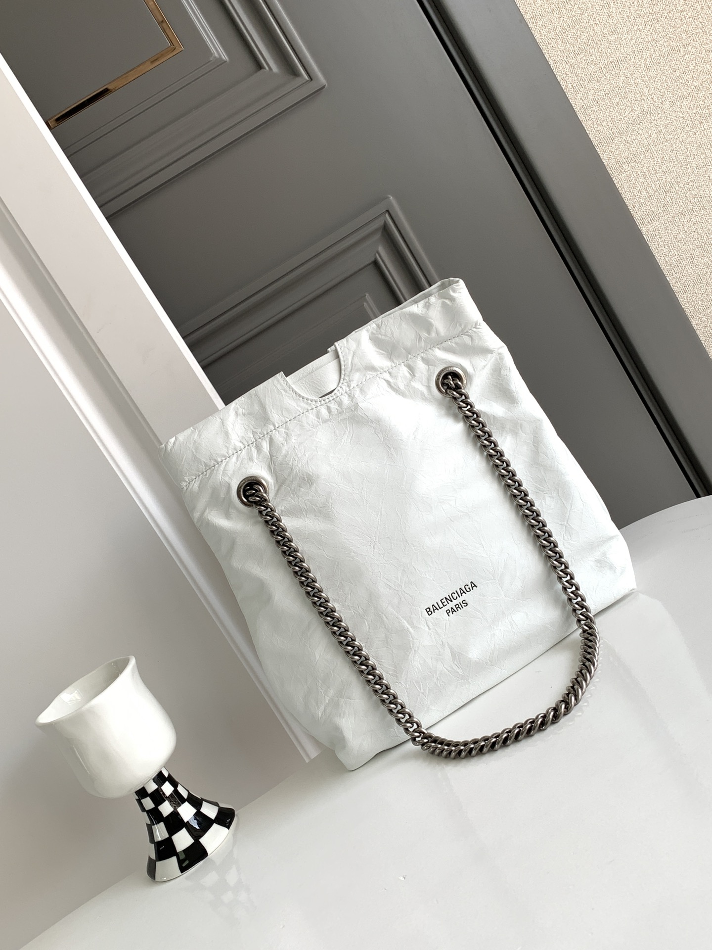 NO:204375,Genuine grade balenciaga crush garbage bag small silver I feel this bag can completely represent the style of their home. Fashionable!  Be casual!  Rebellious!  uninhibited!  capricious!  I think this is the attitude that garbage bags should have, it is to feel like a 