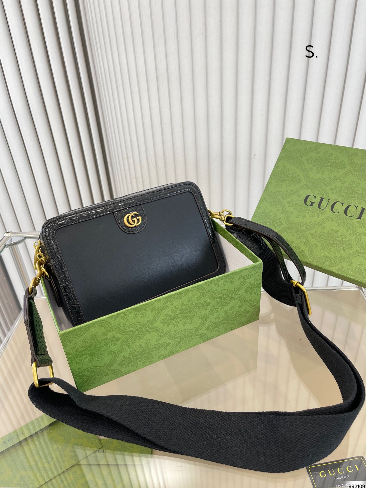 Replika projektantów sklepu
 Gucci Torebki Torby typu crossbody i na ramię na sprzedaż tanie teraz