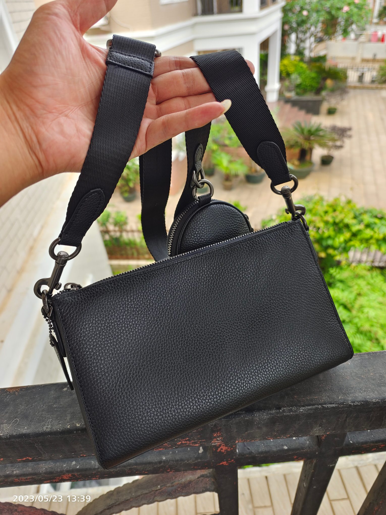 Coach CE682 COAC奥莱新款男士链条装饰HOLDEN三合一斜挎包 配蓝牙耳机小包个性磨砂黑五金装饰