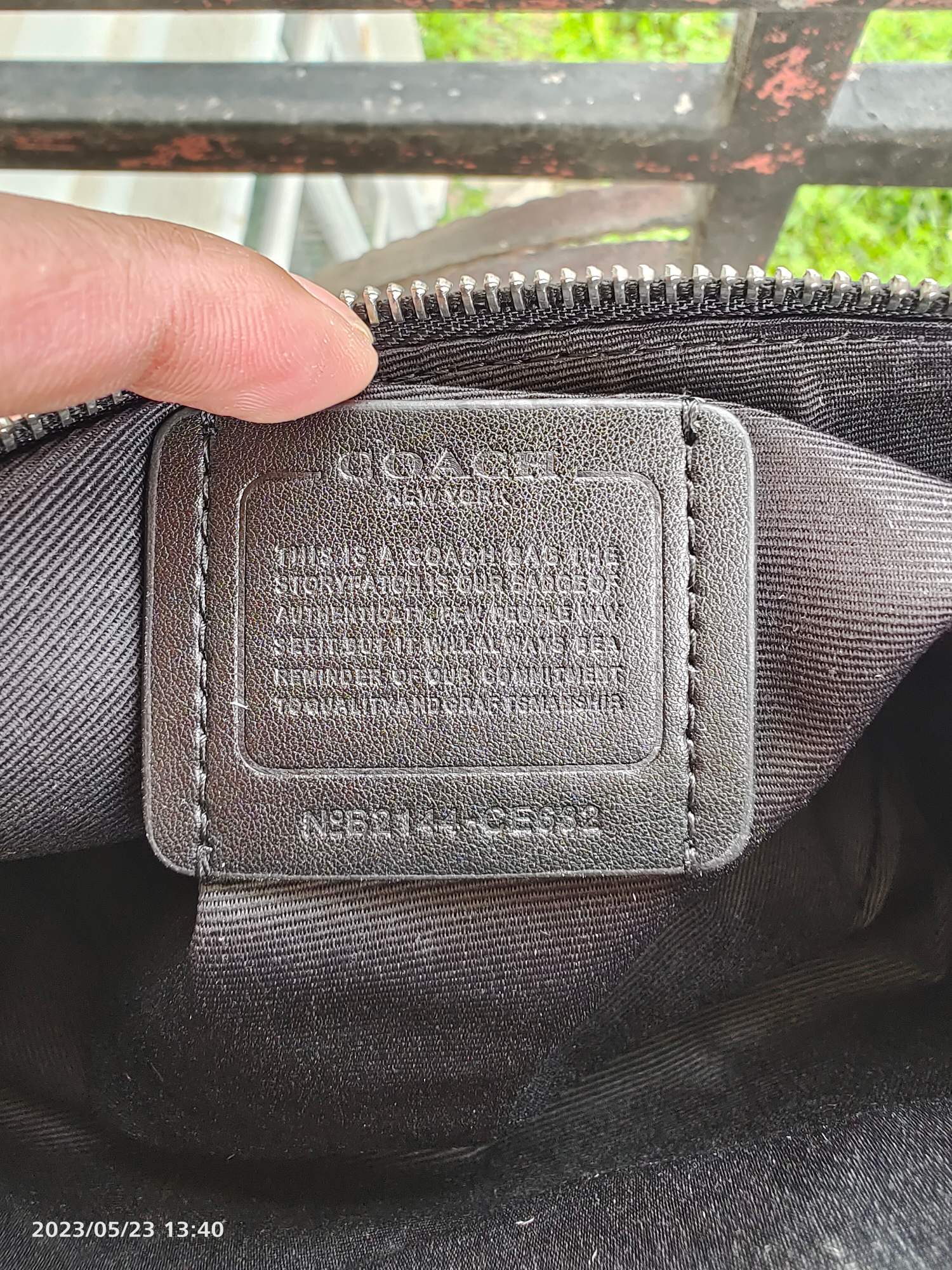 Coach CE682 COAC奥莱新款男士链条装饰HOLDEN三合一斜挎包 配蓝牙耳机小包个性磨砂黑五金装饰