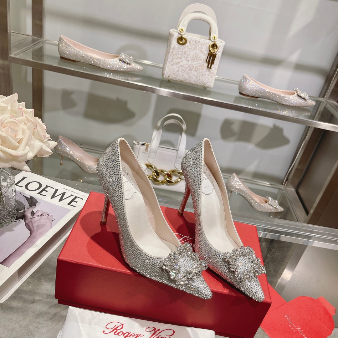 Roger Vivier’s Iconic Flower Strass High Heels for Powerful Women - 图片 2